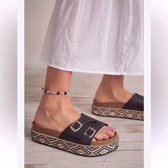 FREE PEOPLE CARAVELLE PLATFORM SLIDE SANDALS IN BLACK BUCKLE - Picture 3 of 11